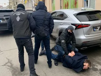 В Харькове на взятке в 3 тыс. долларов задержали руководителя гослаборатории