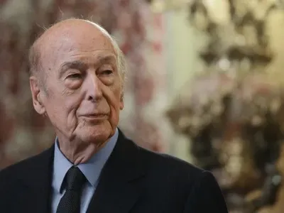 Бывший президент Франции умер от COVID-19