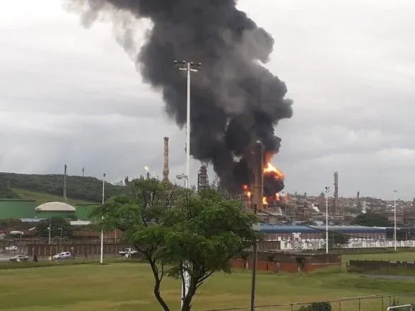 В ЮАР на нефтеперерабатывающем заводе прогремел взрыв, есть пострадавшие
