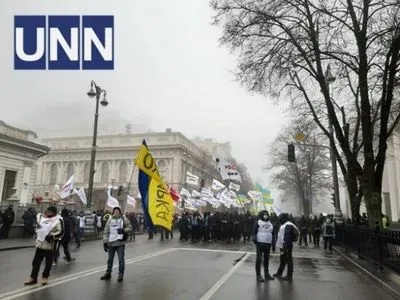 Мітингувальники перекрили столичну вулицю Грушевського