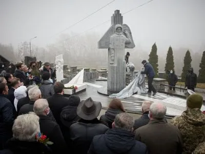Открыт памятник Леониду Каденюку