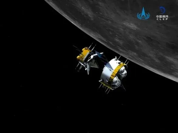Китайський зонд успішно передав до орбітального комплексу зібрані зразки з Місяця
