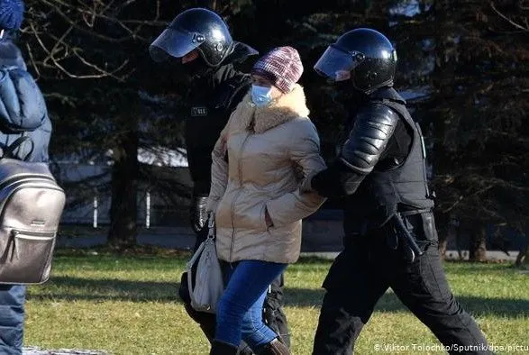 Протесты в Беларуси: количество задержанных перевалило за 300 человек