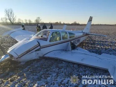 На Київщині впав літак: є постраждалі