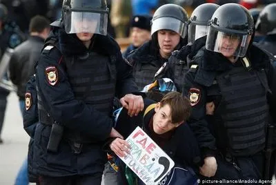 Держдума РФ схвалила в першому читанні розширення повноважень поліцейських