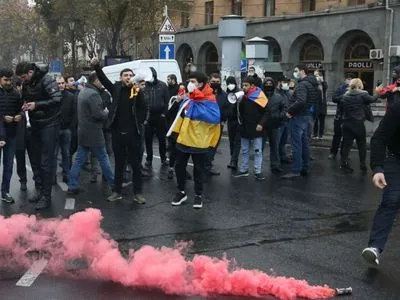 Ситуация в Карабахе: протестующие заблокировали работу метро в Ереване и все центральные улицы