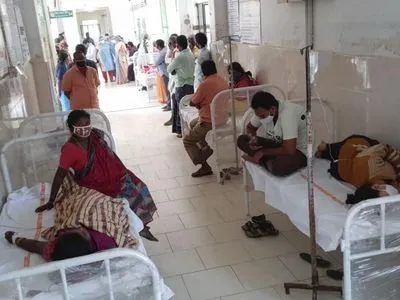 Спалах "невідомої хвороби" в Індії: є перша жертва, влада оголосила попередні причини госпіталізації сотень людей