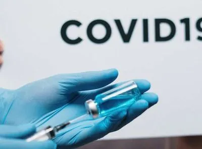 Пандемия: 90-летняя британка первой в мире получила прививку Pfizer от COVID-19 в рамках вакцинации