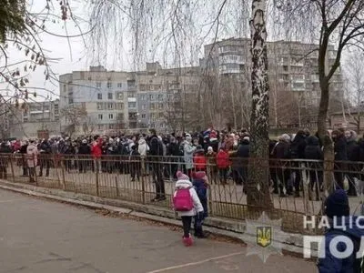 На Львівщині старшокласник розпилив газовий у школі: евакуювали всіх учнів, є госпіталізовані