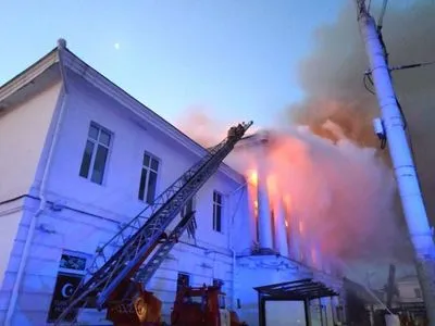 Пожар в историческом здании дворянского собрания в Полтаве локализовали