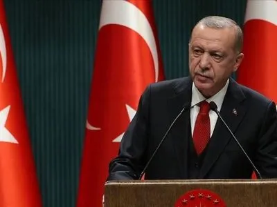 Эрдоган осудил расистские высказывания судьи в адрес тренера "Истанбула"