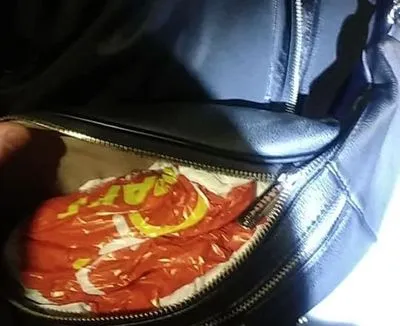 "Даже замер на месте": юноша в Днепре попался с полностью заполненным наркотиками рюкзаком