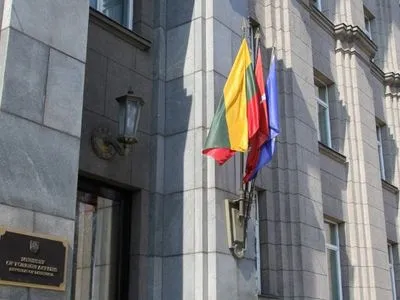 Хакеры разместили на сайте МИД Литвы сообщение о задержании дипломата с наркотиками и оружием: детали