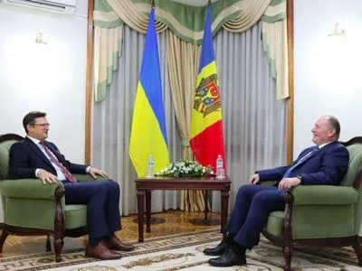 Кулеба в Молдове пригласил Санду в Украину и рассказал о "Крымской платформе"