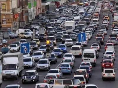 У Києві зранку помітне ускладнення руху через затори