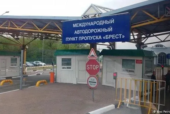 Влада Білорусі повністю закриє наземні кордони на виїзд з 17 грудня