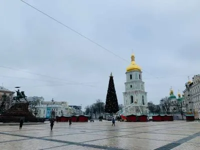 С главной елки Украины снимут противоречивую ведьмину шляпу