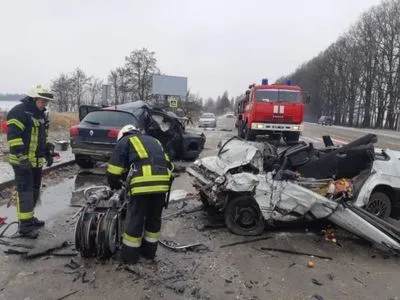У Київській області в ДТП загинув водій, важко травмований підліток