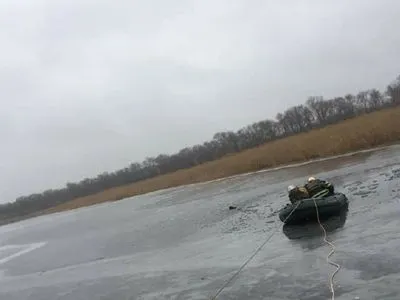 В Днепропетровской области двое рыбаков провалились под лед и утонули
