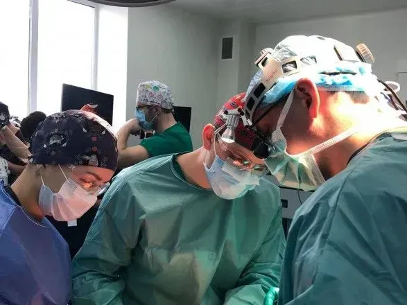 Одновременно спасли три жизни: в Украине провели операции по трансплантации печени и двух почек