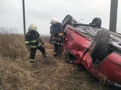 В Днепропетровской области перевернулся автомобиль, водитель погиб