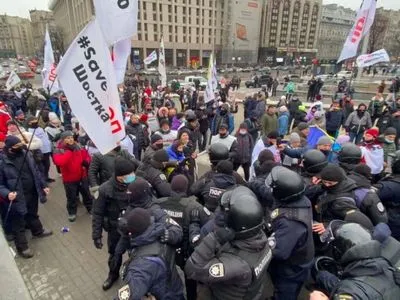 Акция протеста "ФОПов" на Майдане: пострадали около 40 полицейских