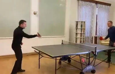 Зеленский в ОП сыграл в пинг-понг на камеру