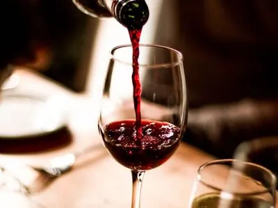 Дослідження за чверть століття показало, що щоденний келих вина знижує ризик діабету і ожиріння