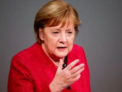 Меркель здала тест на COVID-19 після контактів з Макроном