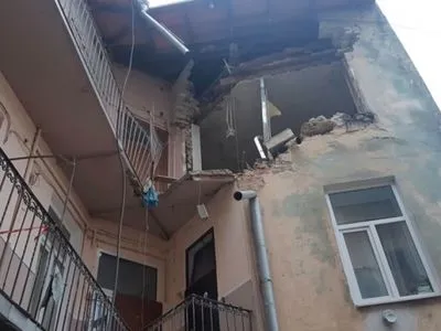 Во Львове взрывом снесло часть стены жилого дома, есть пострадавшие