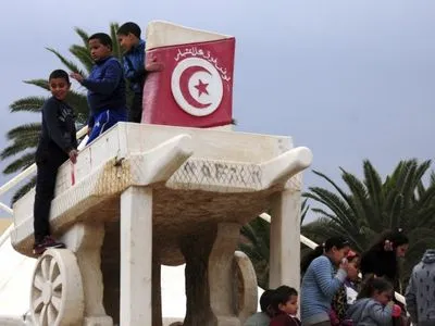 Протесты в Тунисе: силовики применили слезоточивый газ против митингующих в провинции Туазар