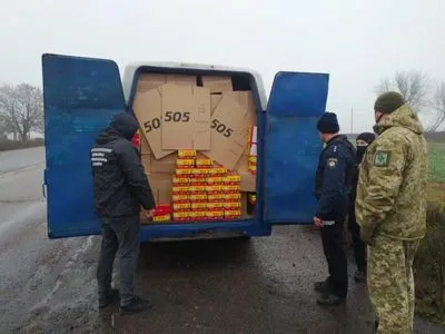 В Одесской области у мужчины изъяли партию "сомнительного" клея на более 700 тыс. гривен