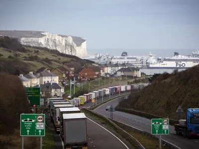 Франция приостанавливает сообщение с Британией: из-за этого блокируется работа порта Дувр