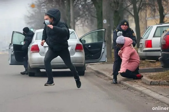 Протести в Білорусі: правозахисники нарахували вже півтори сотні затриманих