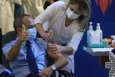 Израиль начал массовую вакцинацию от COVID-19