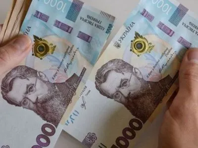 "Карантинні" 8 тисяч почнуть виплачувати сьогодні: у черзі вже до 300 тис. українців