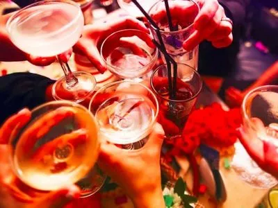 У передчутті новорічних свят: лікар розповів, який алкоголь не можна змішувати