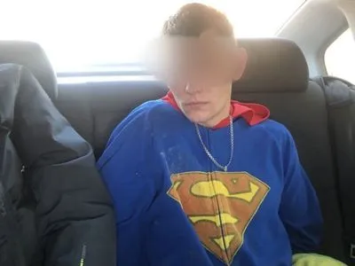За тройное убийство в Славянске задержали мужчину в костюме супермена