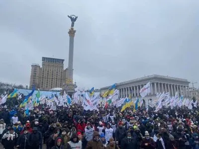 На Майдане массовая акция SaveФОП, предупредили об ограничении движения