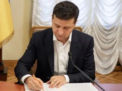 Зеленський підписав закон щодо відновлення відповідальності за брехню у деклараціях