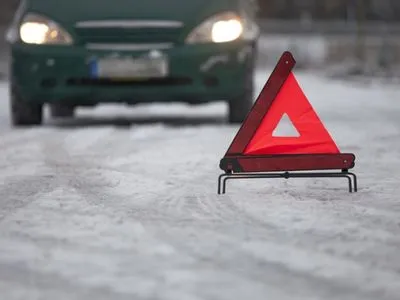 Снег на дорогах: в Украине произошло более тысячи ДТП, есть погибшие