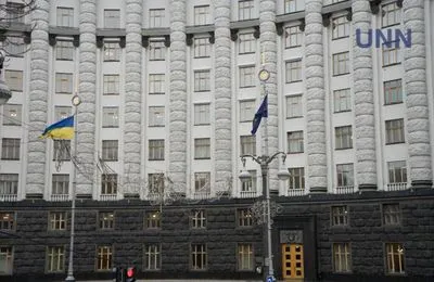 Уряд встановив пільги на консульські послуги для українців за кордоном