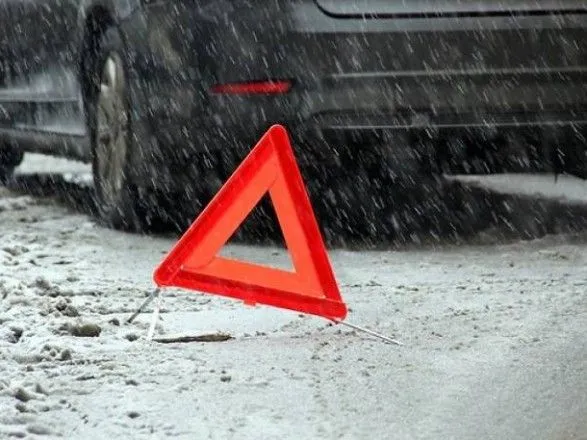 Сніг на дорогах: в Україні з початку доби сталося близько 600 ДТП