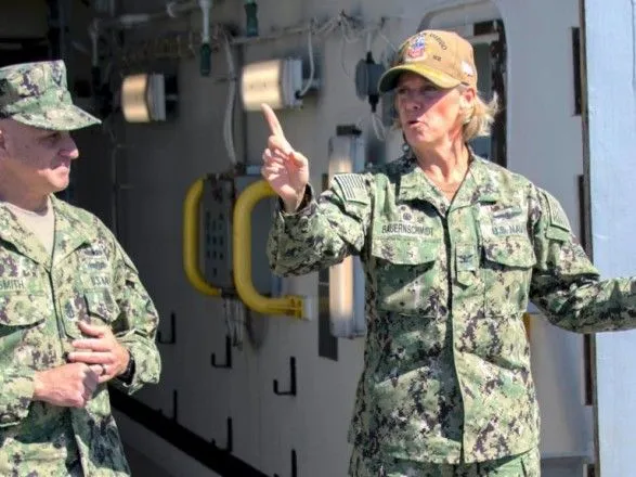 В США вперше призначили жінку командувачем ядерного авіаносця