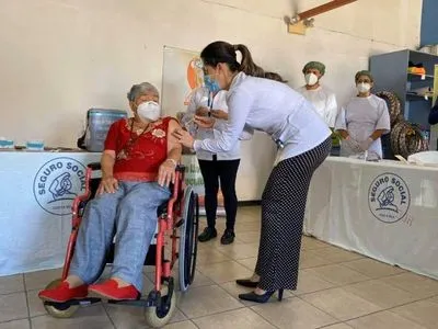 У Коста-Ріці стартувала вакцинація від коронавірусу