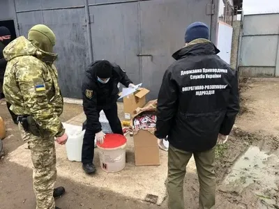 В Одесской области правоохранители обнаружили контрафактный алкоголь и сигареты на более чем 400 тыс. гривен
