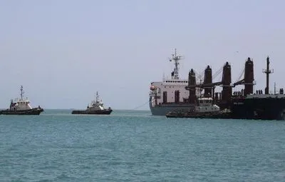 В Красном море на мине подорвался грузовой корабль