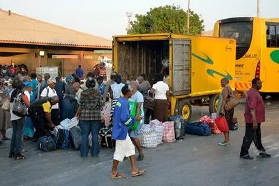 На кордоні ПАР через пандемію у чергах загинуло щонайменше 15 людей