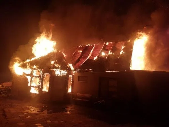 На Одещині через новорічну гірлянду повність згорів будинок