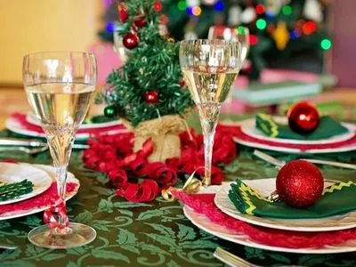 Українці готові витратити на новорічний стіл близько 1,5 тис. грн – опитування
